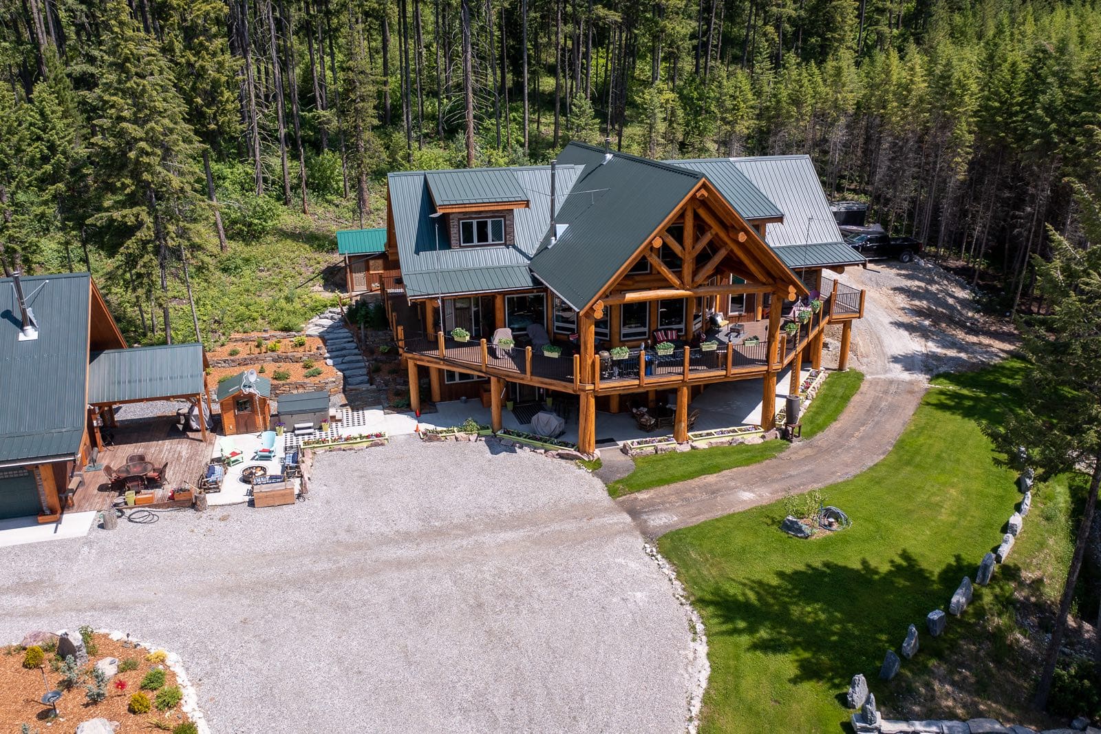 BC Log Home Builders post and beam log home.