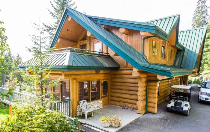 Exterior view of BC Builders Custom built log home.