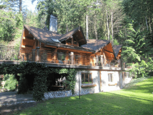 MEDIUM213723loghouseexterior2