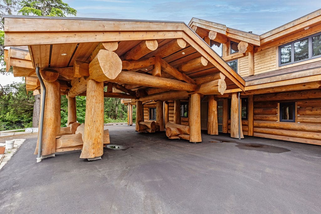 BC Log Home Builders exterior post and beam log home in British Columbia.